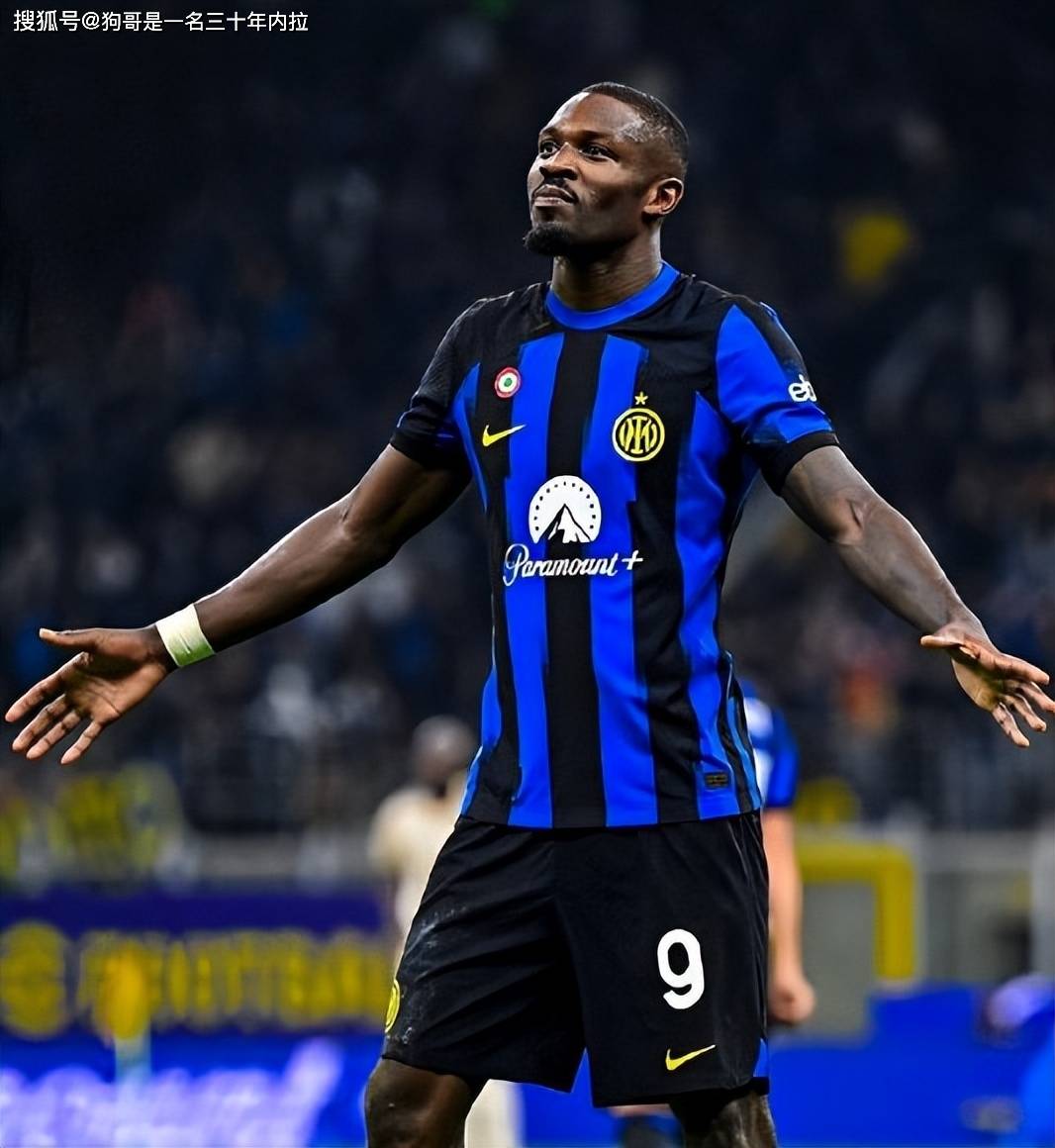 踢球者：拜仁计划1月再谈格纳布里和格雷茨卡续约