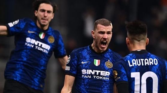 库里尝试用高尔夫球投洞，看起来比他投三分难多了