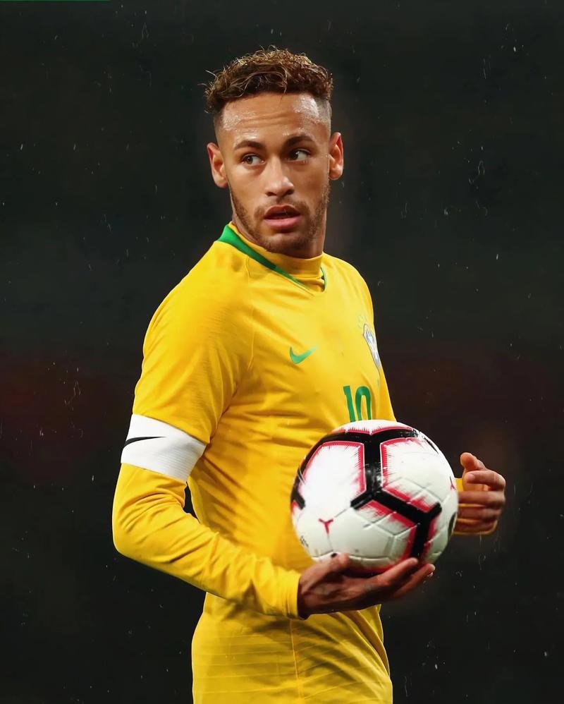 金球奖候选名单即将公布，热门人选浮现