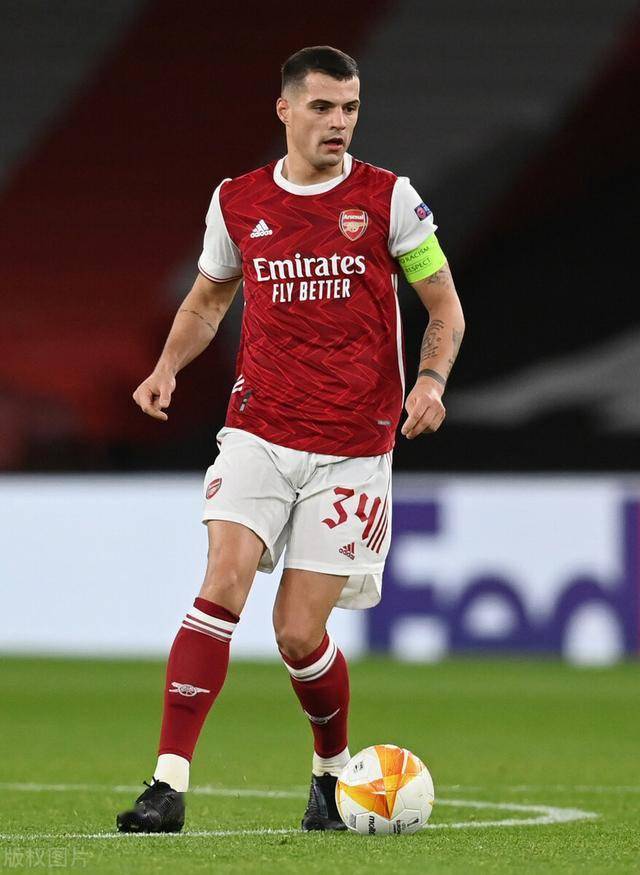 队中核心主动降薪续约，球迷盛赞忠诚