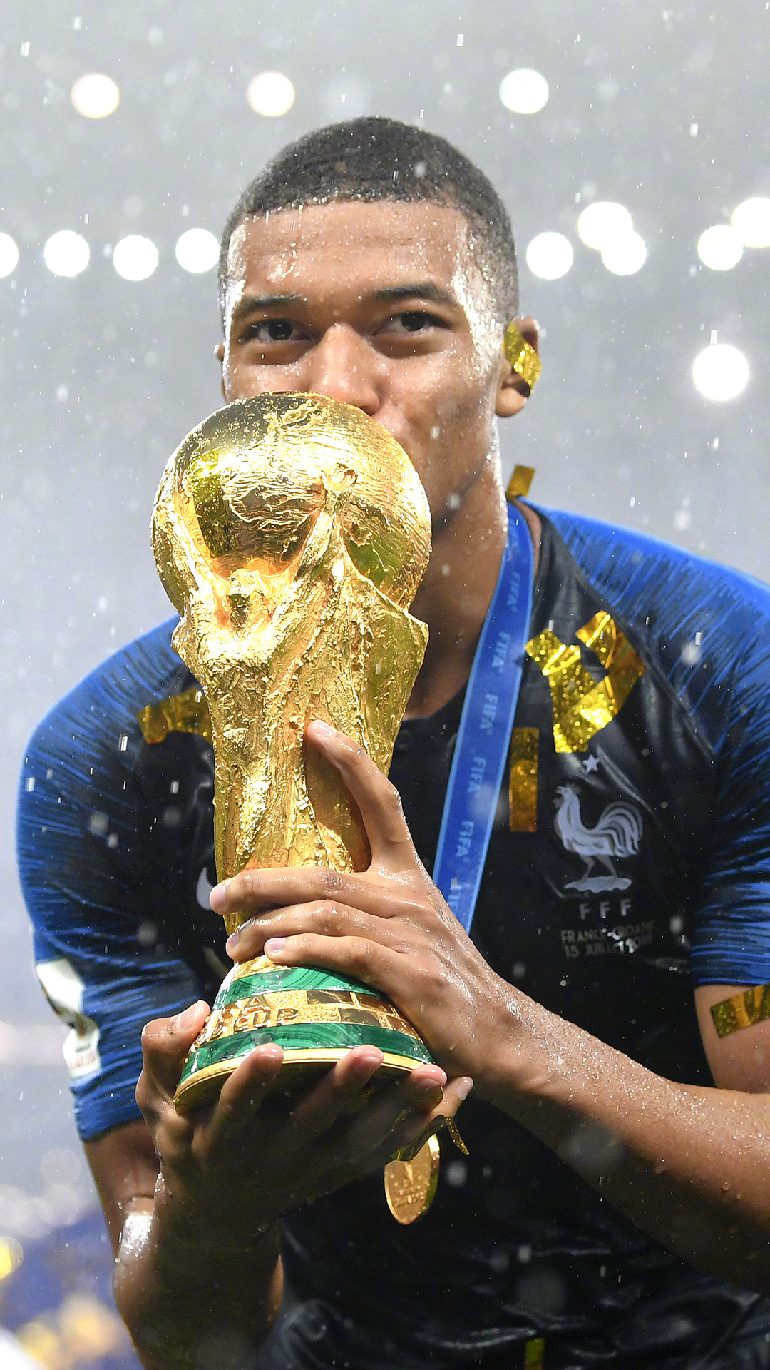 记者：奥斯卡身边人认为他没法继续踢球了，他在体能测试时突感不适